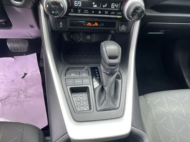 2024 Toyota RAV4 XLE - Photo 26