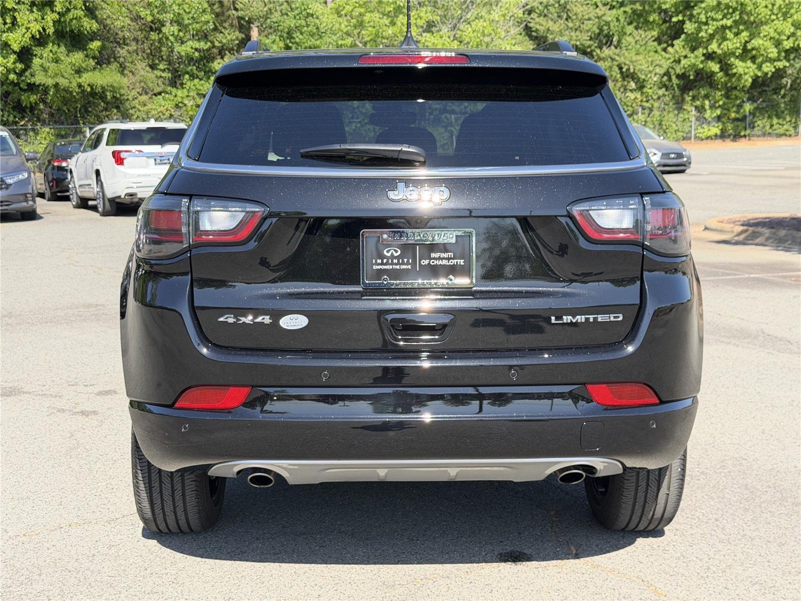 Used 2023 Diamond Black Crystal Pearlcoat Jeep Limited image 26