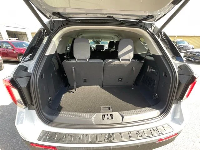 New 2026 Space White Metallic Ford Active image 7
