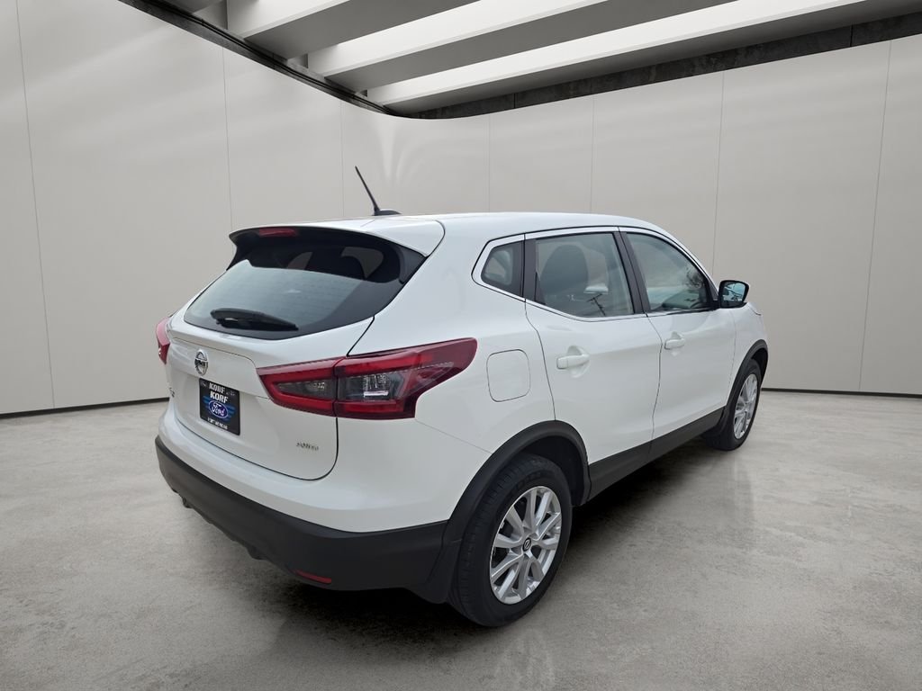 Used 2022 White Nissan SV image 5