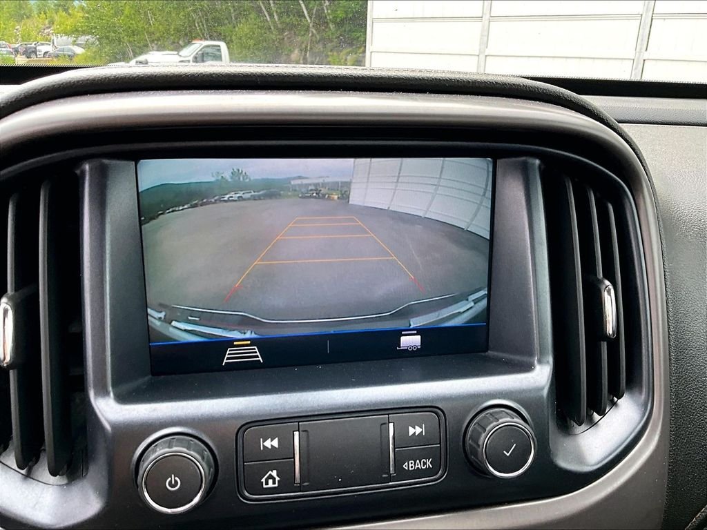 Used 2021 White GMC AT4 w/Cloth image 19