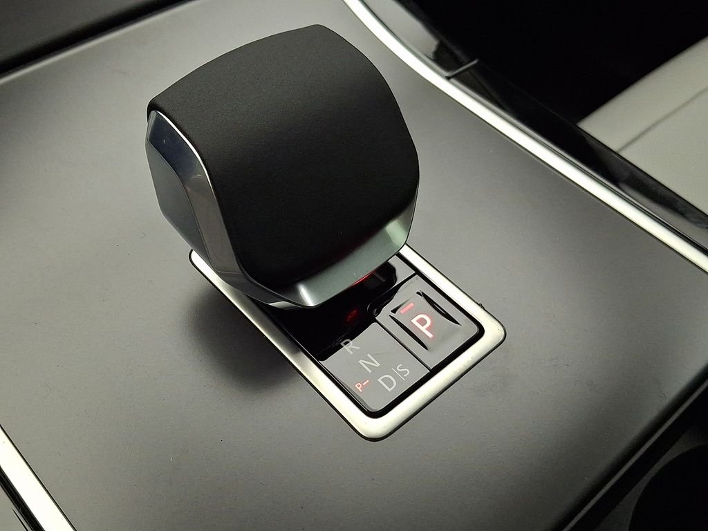 New 2026 Santorini Black Metallic Land Rover S image 12