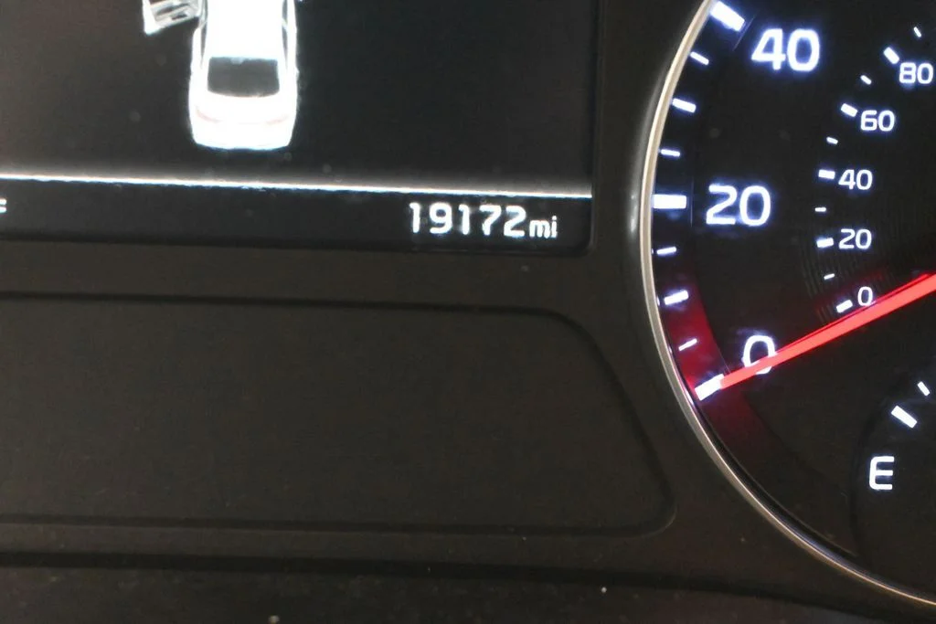 Used 2024 Gravity Gray Kia LXS image 30