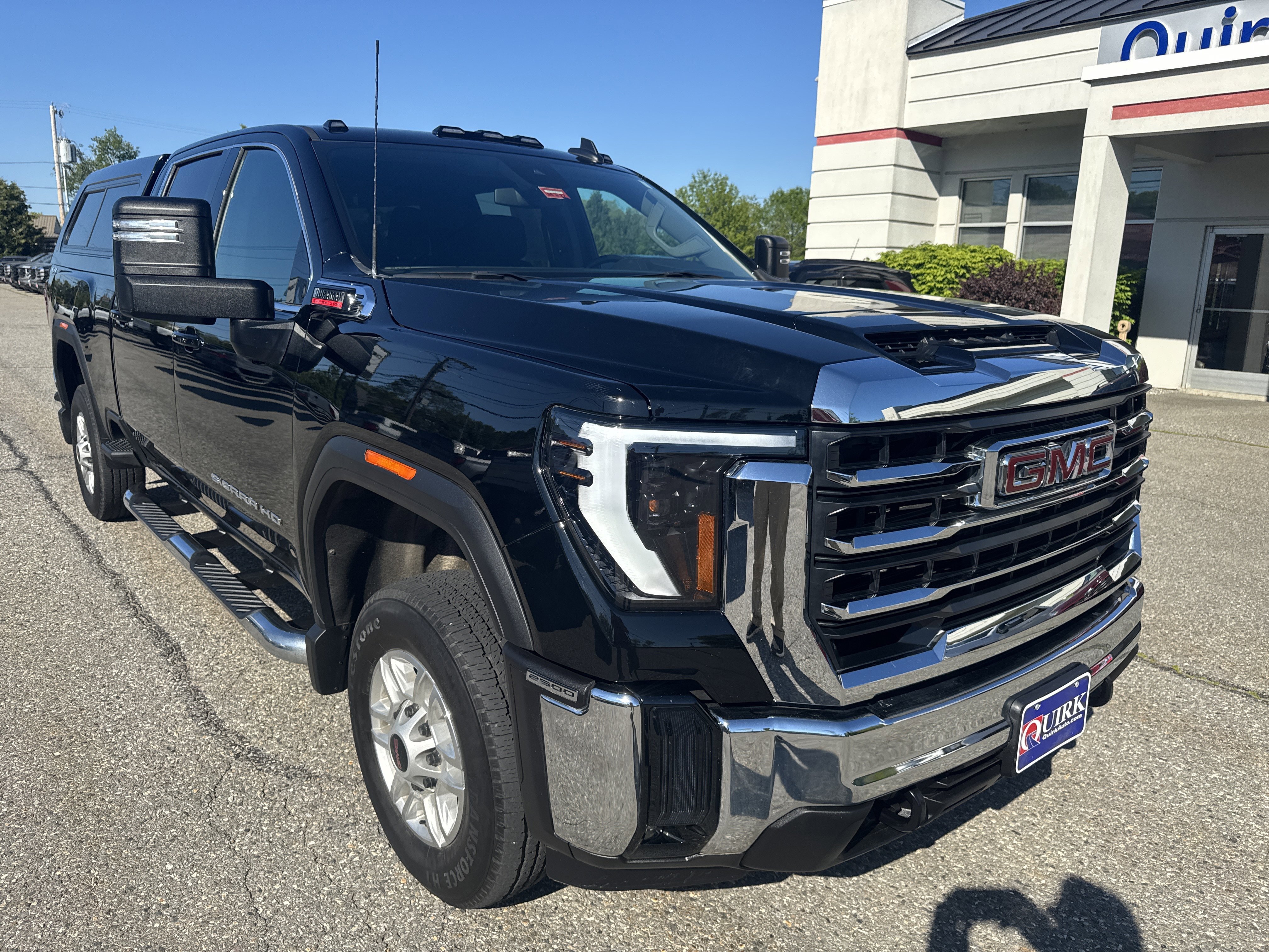 Used 2024 Onyx Black GMC SLE image 3