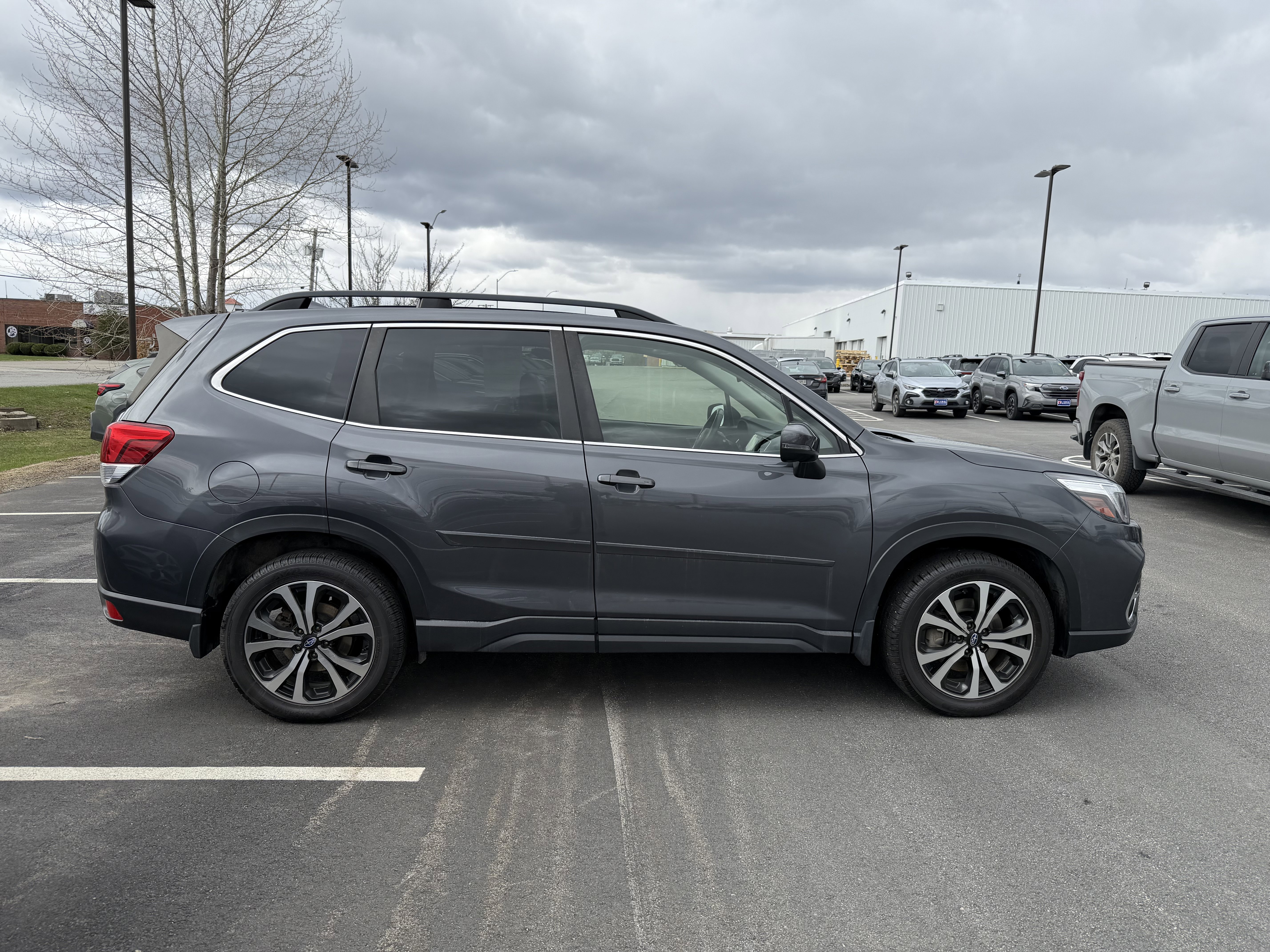 Used 2020 Magnetite Gray Metallic Subaru Limited image 6