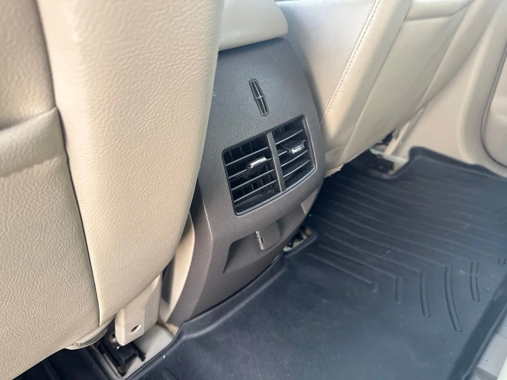 Used 2015 White Lincoln Base image 32