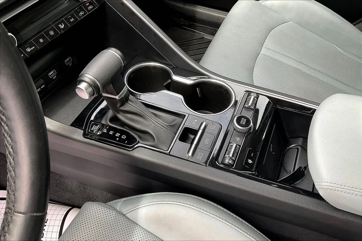 Used 2023  Kia EX image 18