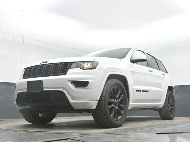 Used 2019 Bright White Clearcoat Jeep Altitude image 32