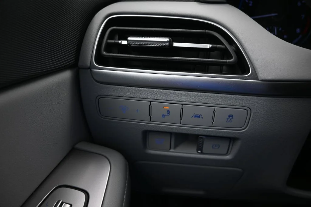 Used 2022 Abyss Black Pearl Hyundai SEL image 18