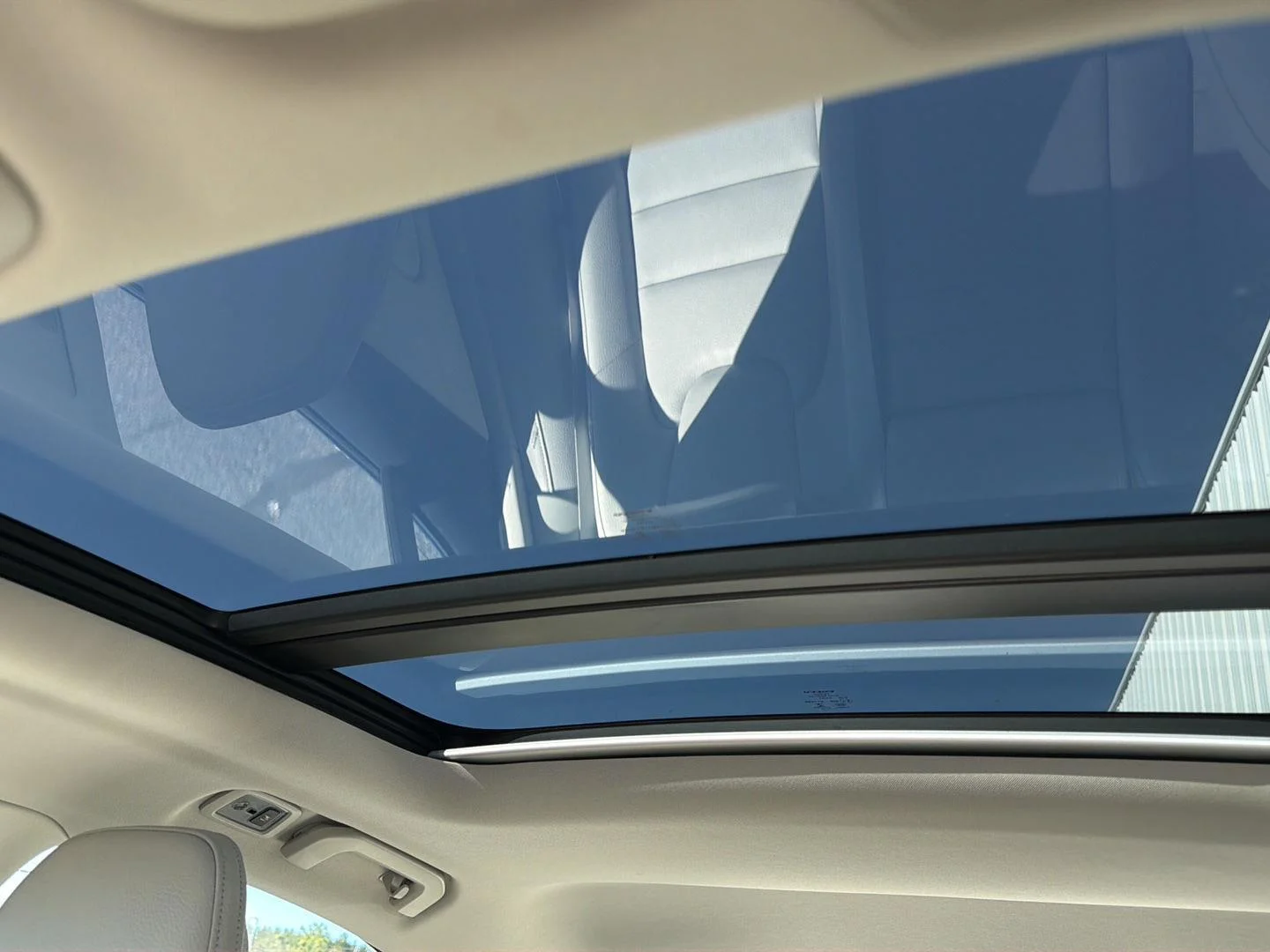 Used 2022 Denim Blue Metallic Volvo Momentum image 25
