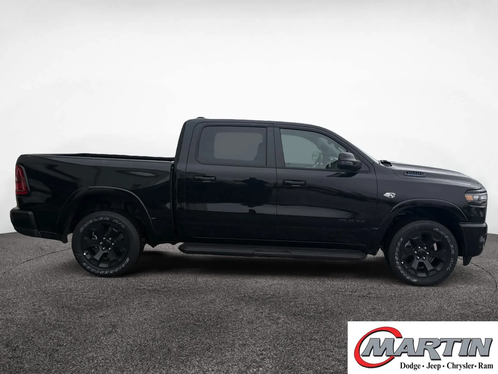 New 2026 Diamond Black Crystal Pearl-Coat Exterior Paint RAM Big Horn image 4