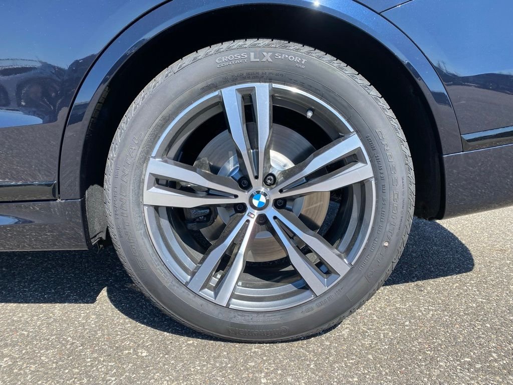 New 2026 Carbon Black Metallic BMW M60i image 6