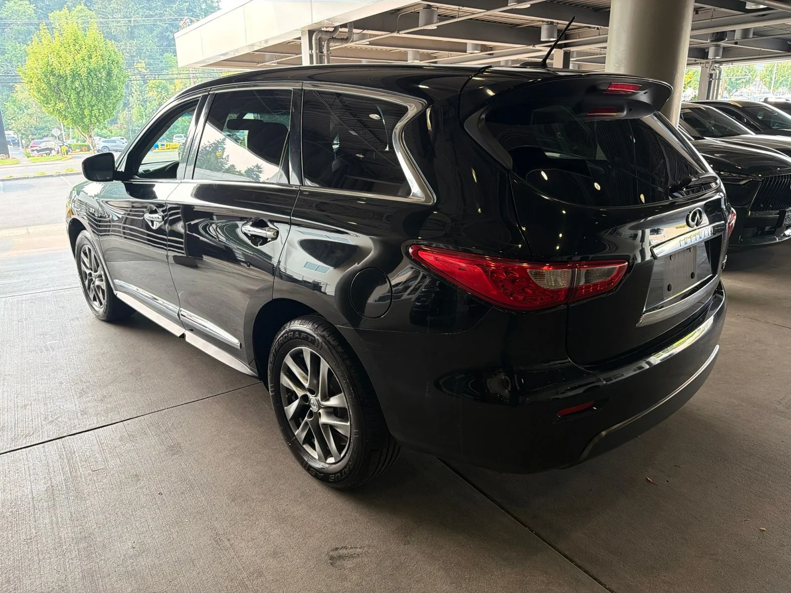 Used 2014 Black Obsidian INFINITI Base image 10