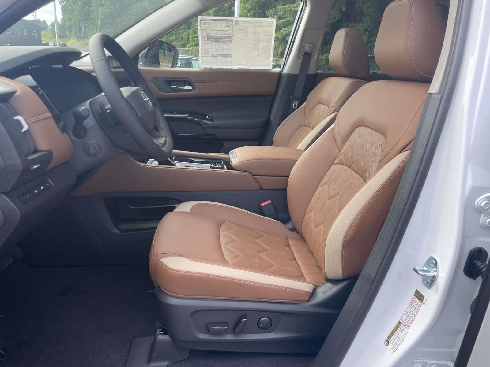 New 2026 Everest White Pearl Tricoat Nissan Platinum image 16