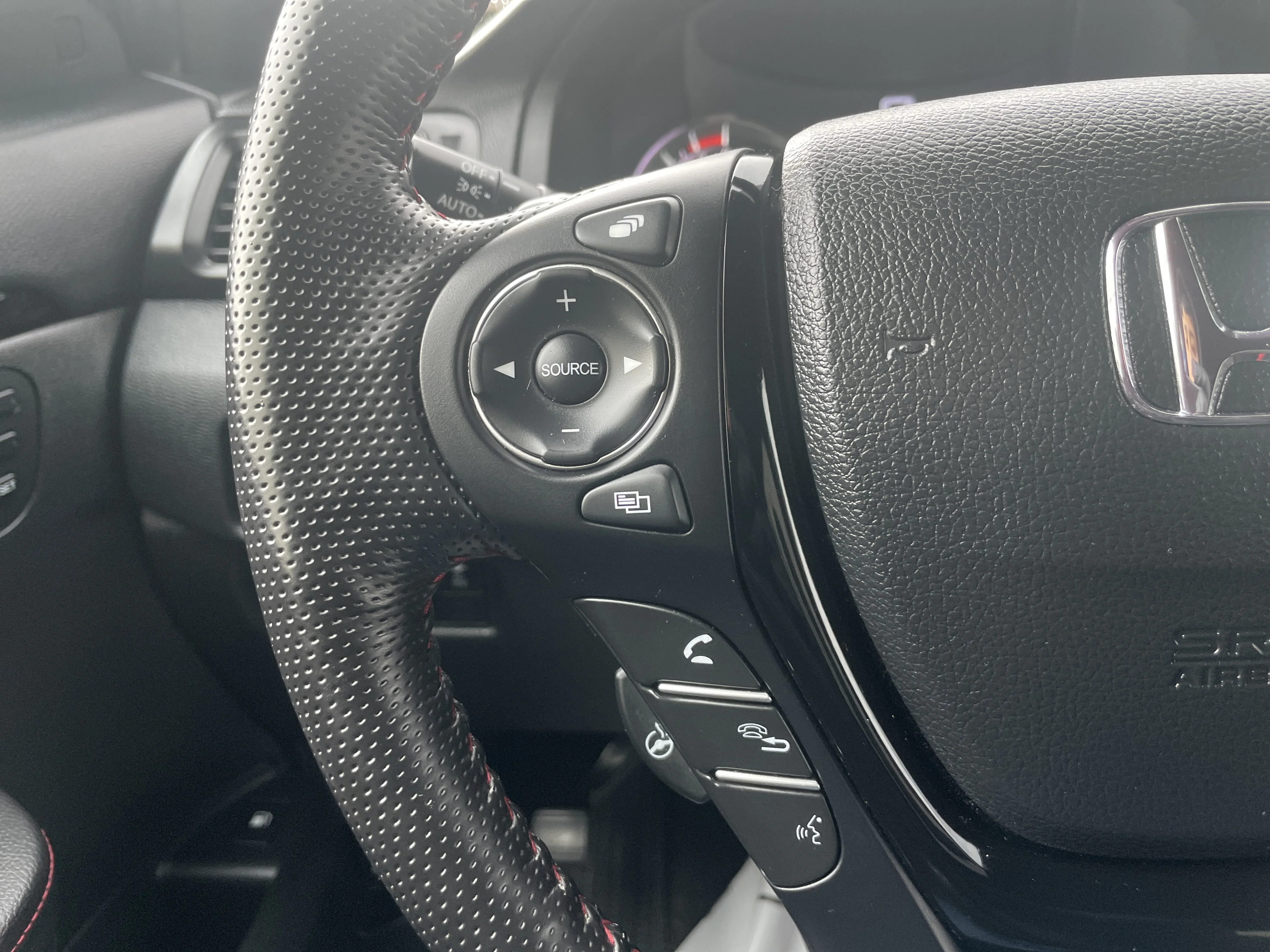 Certified Used 2023 Platinum White Pearl Honda AWD BLACK EDITION image 27