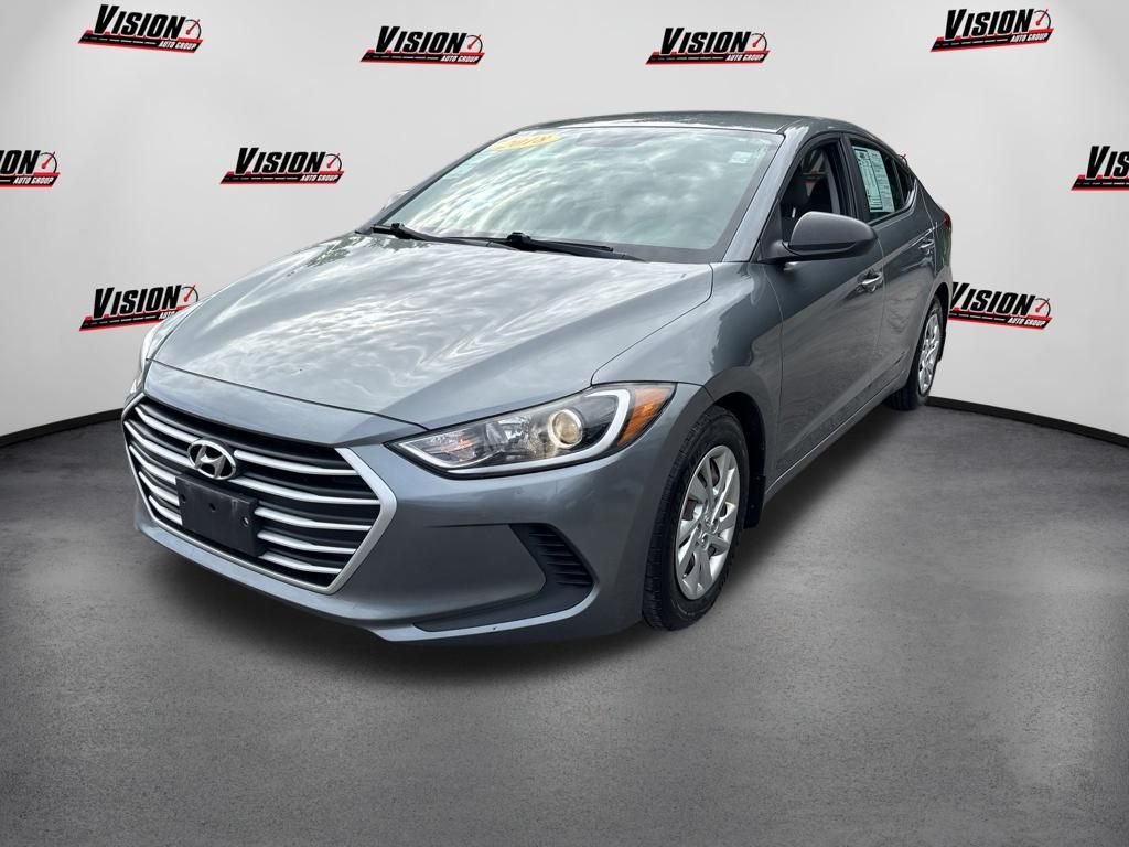 Used 2018 Gray Hyundai SE image 1