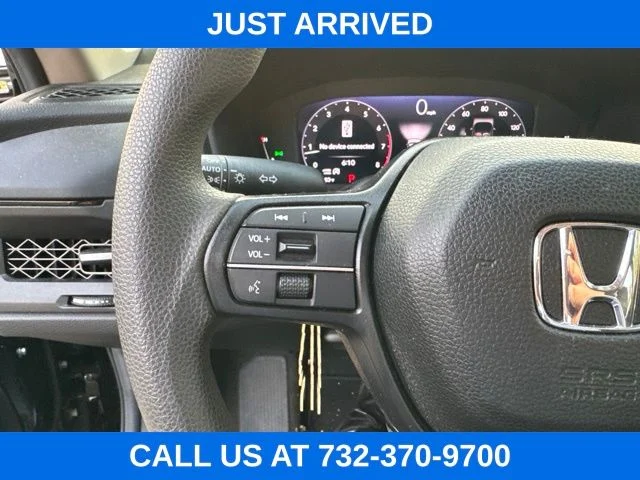 Used 2025 Crystal Black Pearl Honda SE image 13