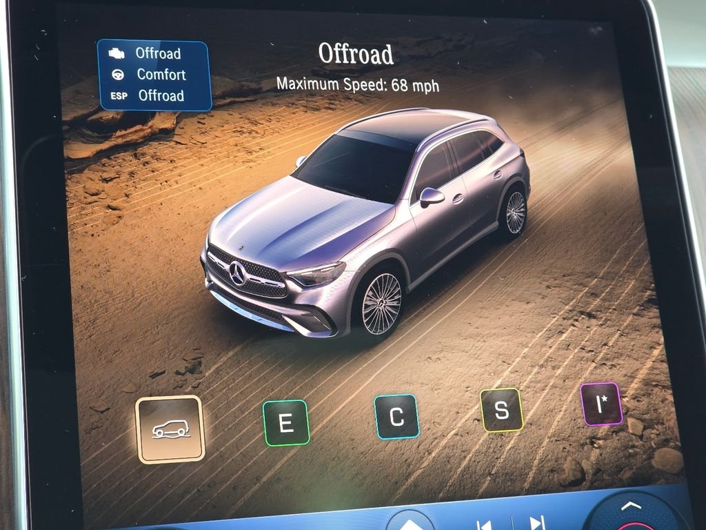 New 2027 Polar White Mercedes-Benz GLC 300 image 12