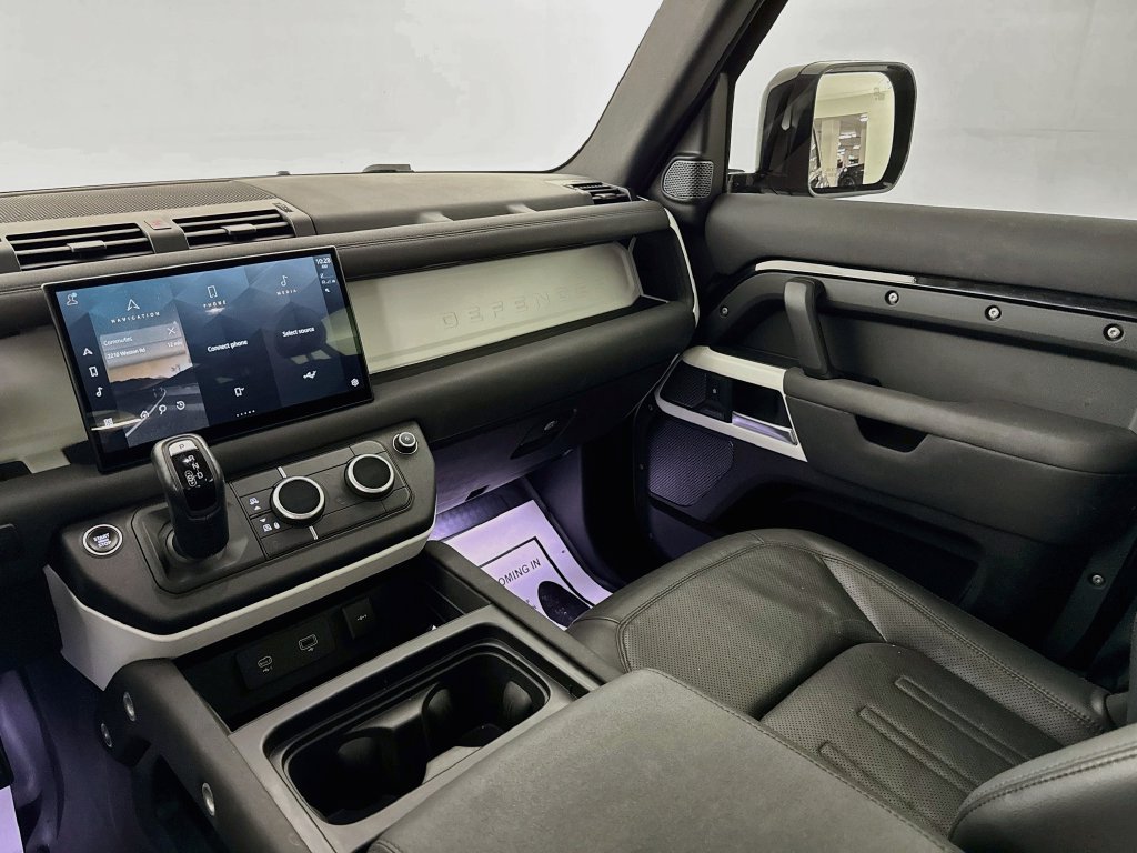 Used 2022 Black Land Rover S image 24