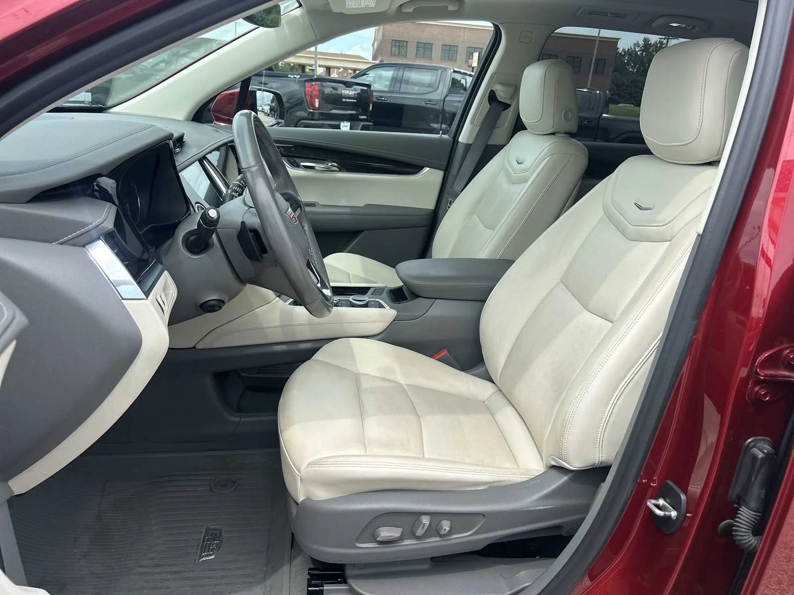 Used 2021 INFRARED TINTCOAT Cadillac Premium Luxury image 20
