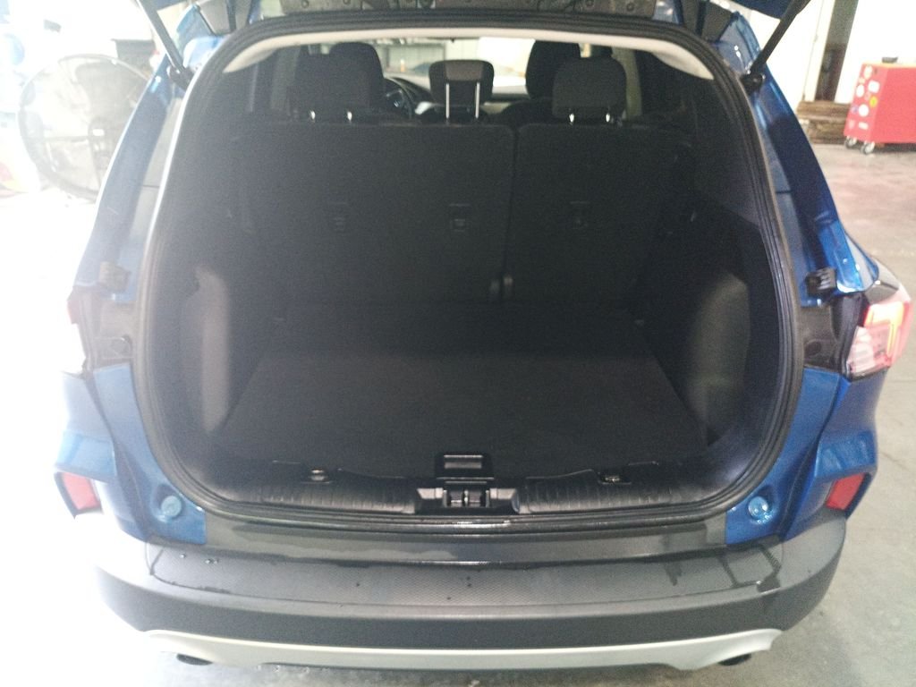 Used 2022 Blue Ford SE image 11