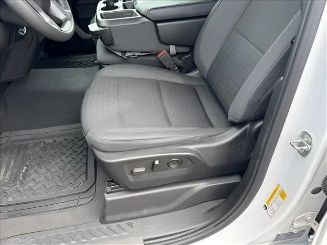 Used 2022 White Chevrolet Custom image 6