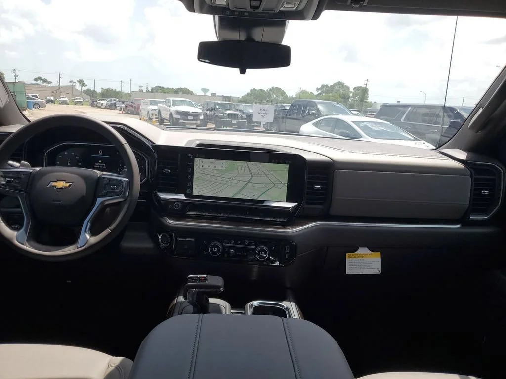 New 2026 Summit White Chevrolet LT image 10