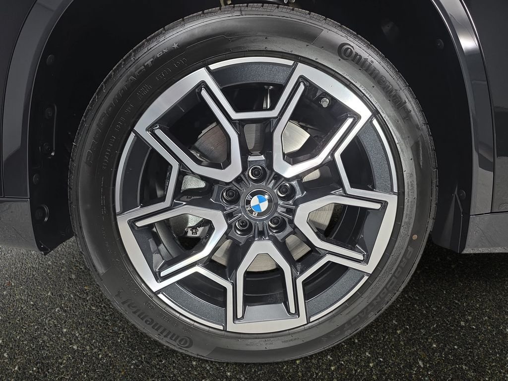 New 2026 Black Sapphire Metallic BMW xDrive28i image 32