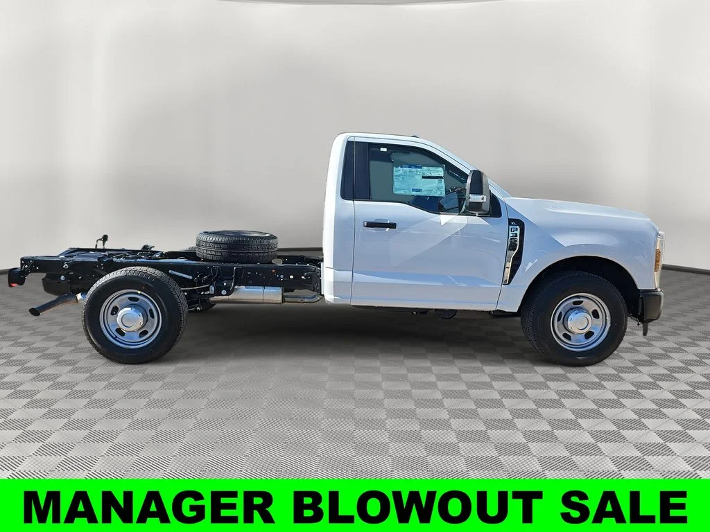 New 2026 Oxford White Ford F-350® XL image 2