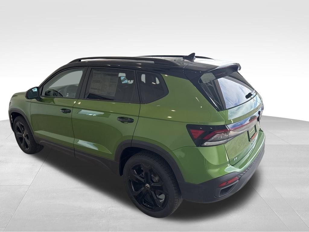 2025 Volkswagen Taos SE photo 3