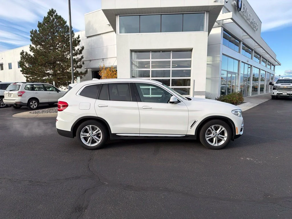 Used 2021 Alpine White BMW xDrive30e image 6
