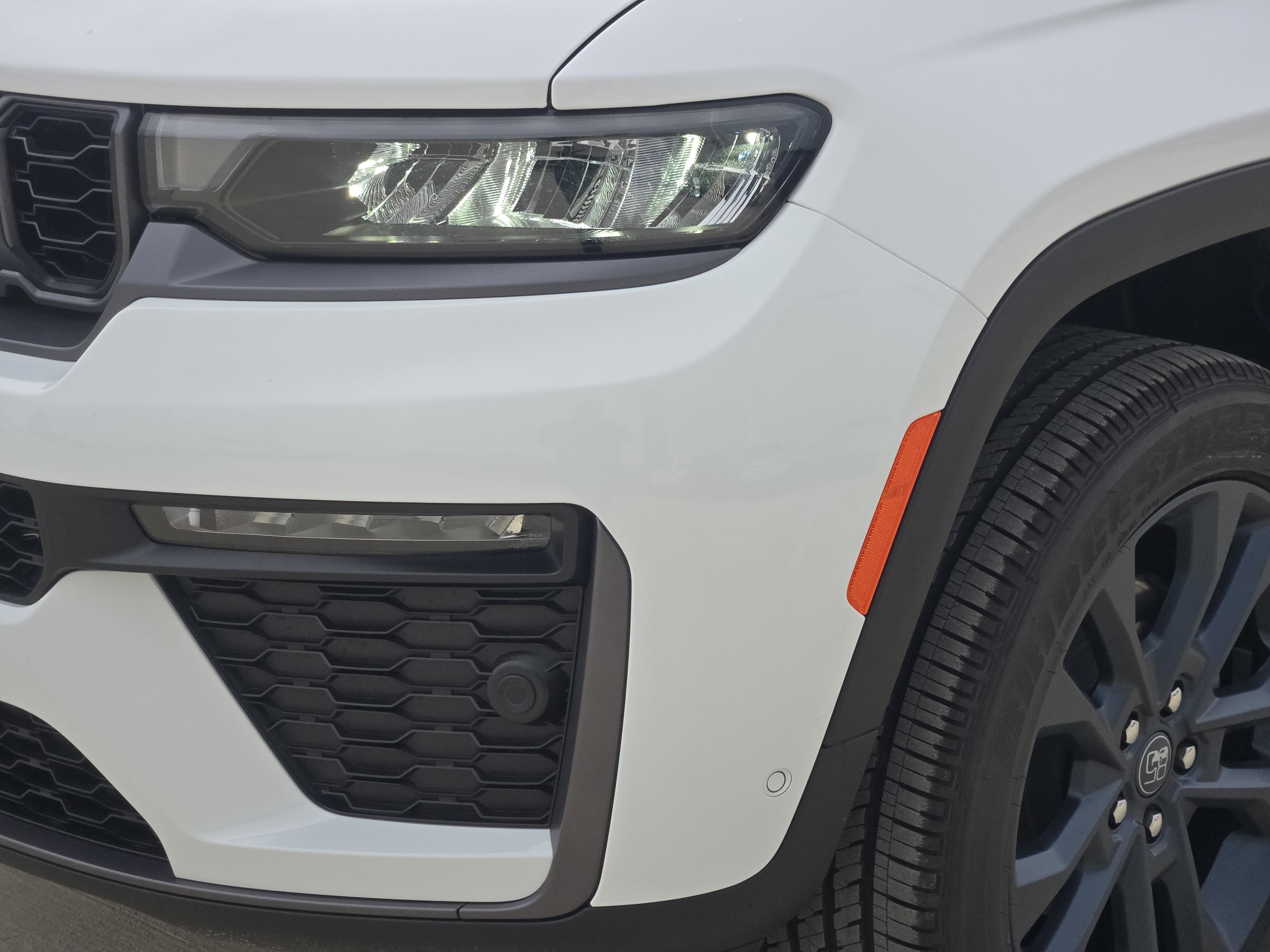 New 2026 Bright White Clear-Coat Exterior Paint Jeep 85th Anniversary Edition image 7