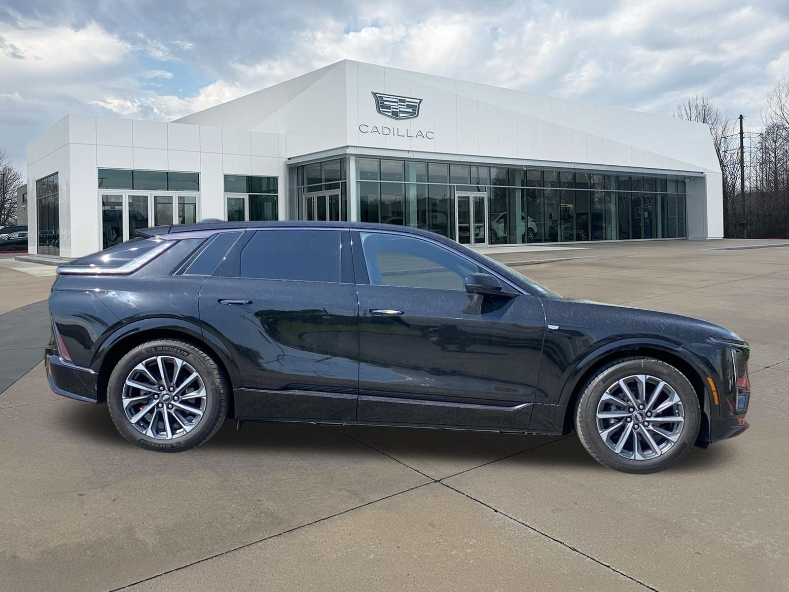 Used 2024 Cadillac LYRIQ Sport 1 with VIN 1GYKPTRK0RZ107546 for sale in Bentonville, AR