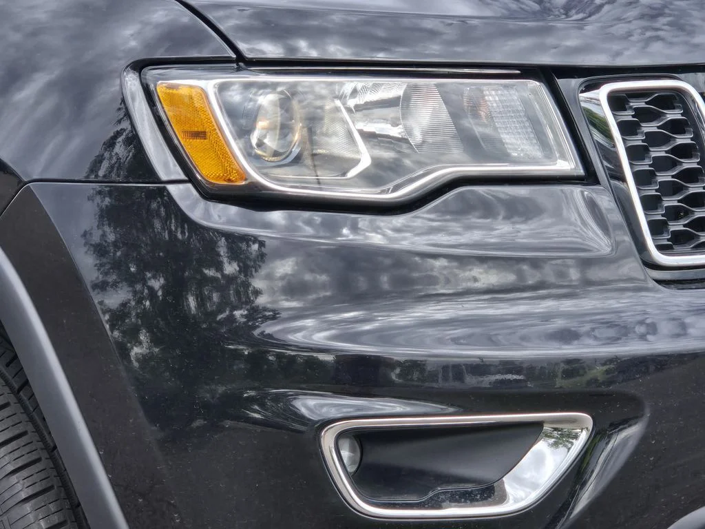 Used 2019 Diamond Black Jeep Limited image 10