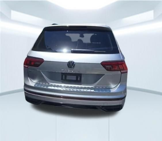 Used 2023 Silver Volkswagen 2.0T SE R-Line Black image 5