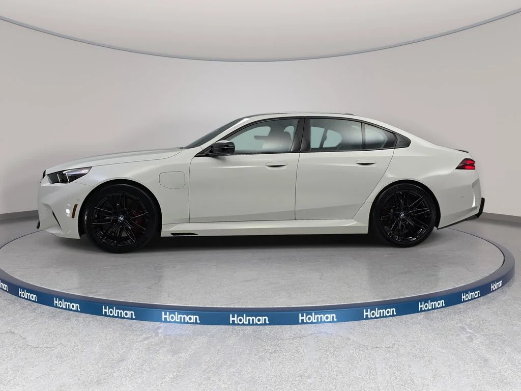 Used 2026 Alpine White BMW  image 9