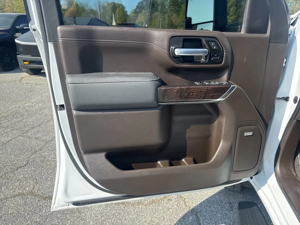 Used 2021 White GMC Denali image 29
