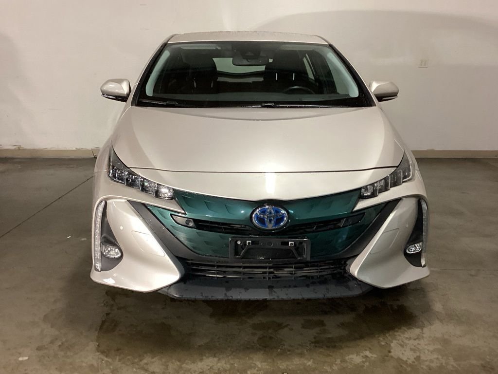 Used 2018 Silver Toyota Advanced image 17