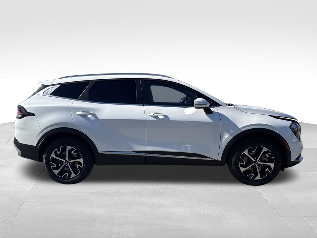 Used 2023 White Kia EX image 4