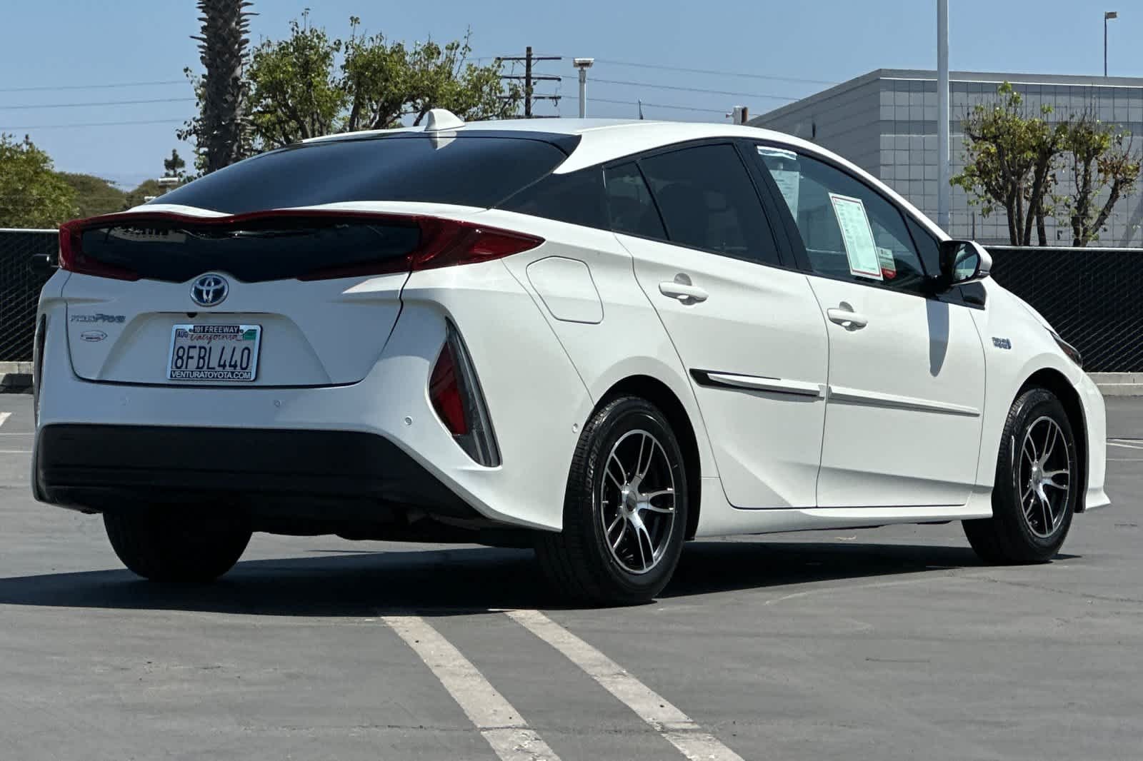Certified Used 2018 Blizzard Pearl Toyota Advanced image 4