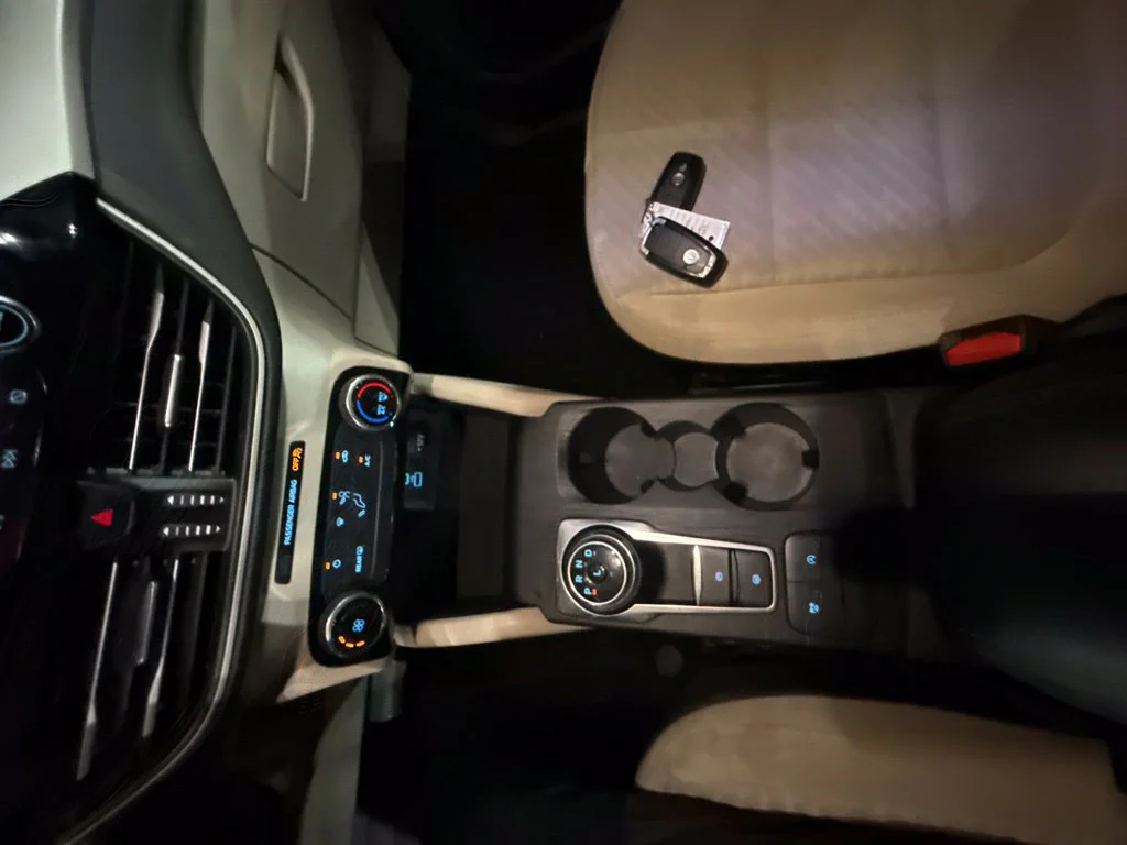 Used 2022 White Ford SE image 17