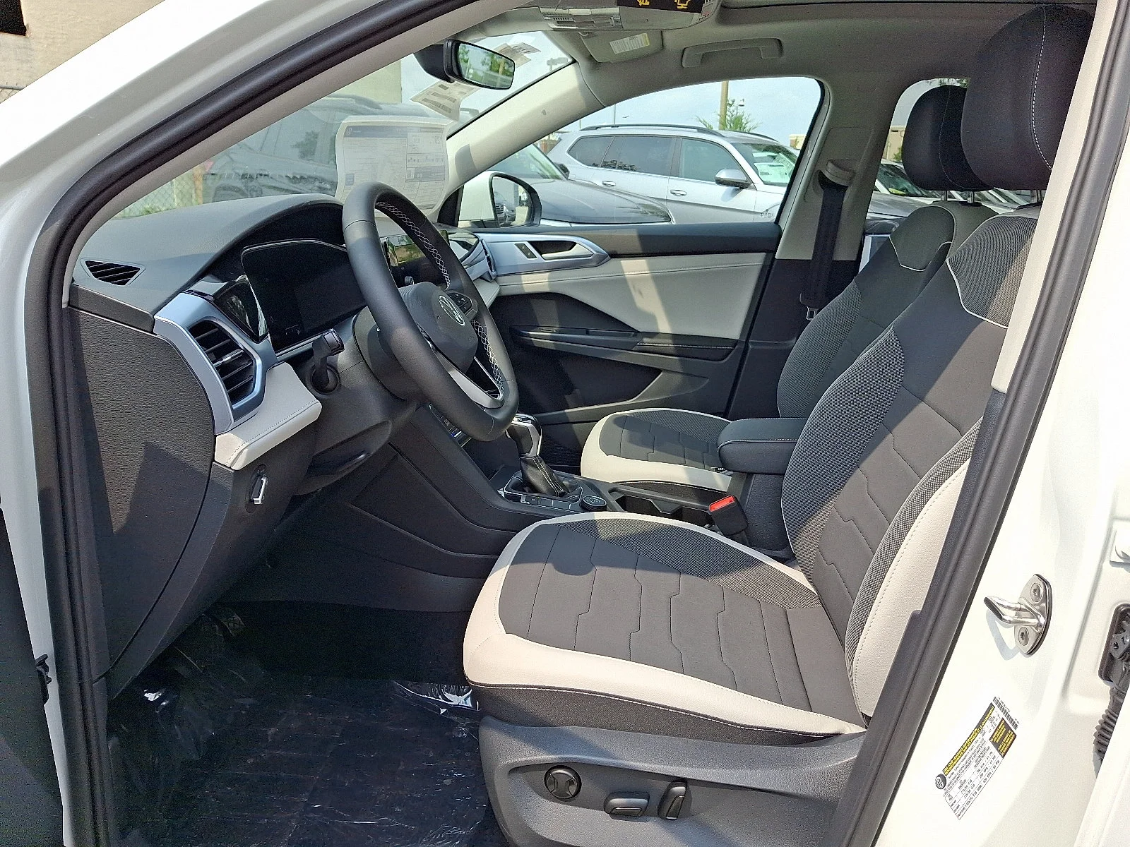 New 2026 Pure White Volkswagen SE image 10