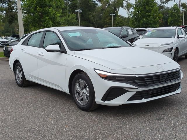 New 2026 White Hyundai SE image 27