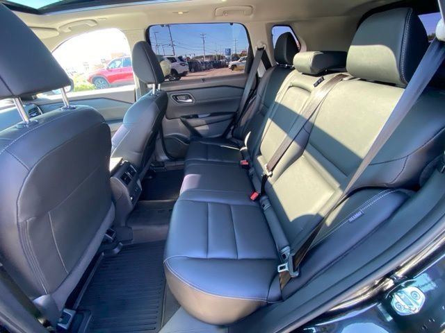 Used 2023 Super Black Nissan SL image 51