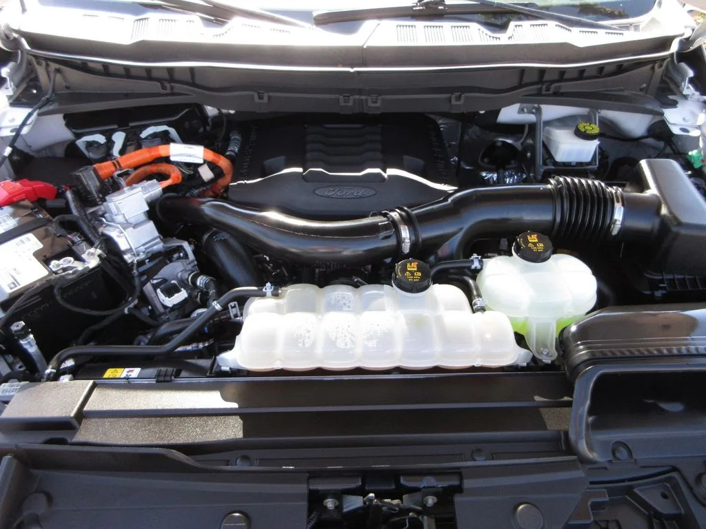 Certified Used 2023 Avalanche Ford XLT image 28