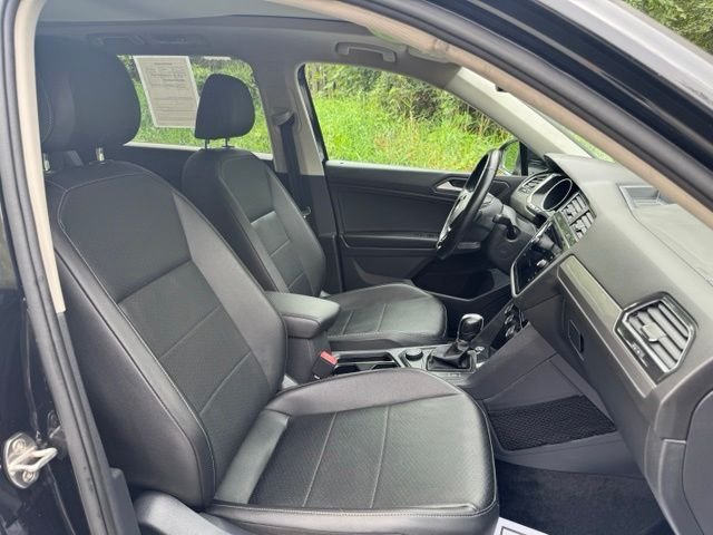 Used 2019 Deep Black Volkswagen 2.0T SE image 20