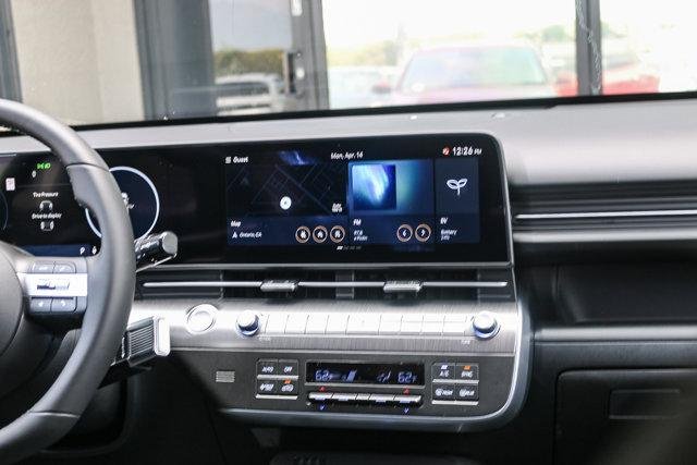 2025 Hyundai Kona EV SEL - Photo 13