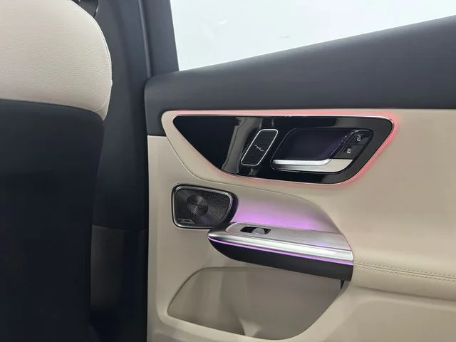 New 2027 White Mercedes-Benz GLC 300 image 41