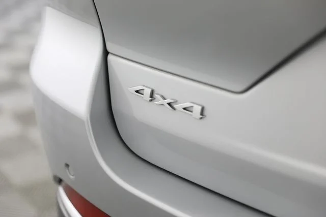 Used 2025 Silver Jeep Laredo X image 34