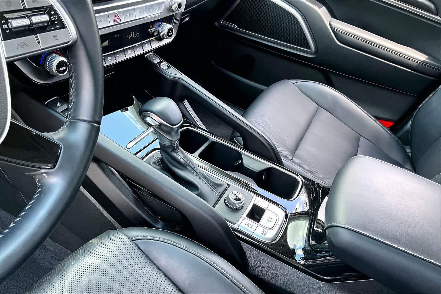 Used 2025 Glacial White Pearl Kia S image 14